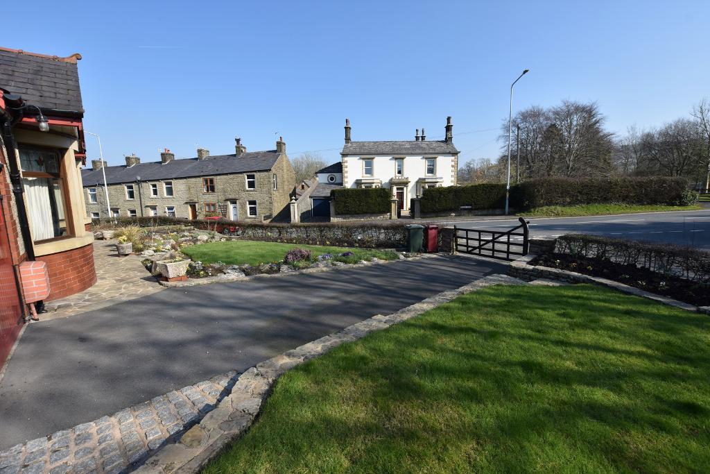 3 Bedroom Bungalow For Sale in Goosebutts Lane, Clitheroe, BB7