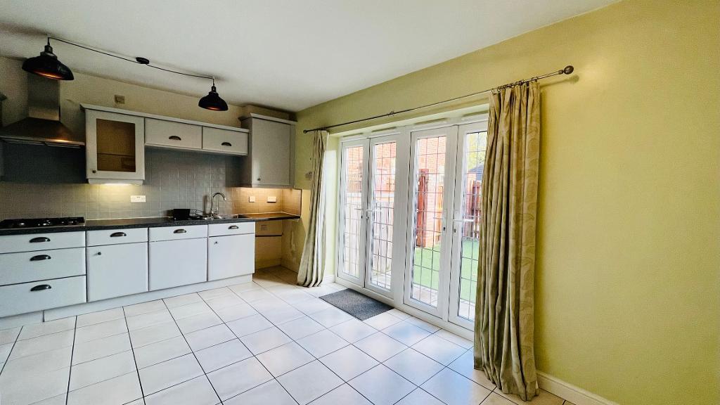 3 Bedroom Town House To Rent in Beech Drive, Calderstones Park, Whalley